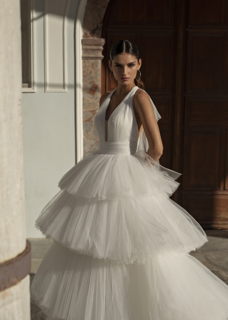 GLAM Dominiss Menyasszonyi Ruha - The White House Esküvői Ruhaszalon